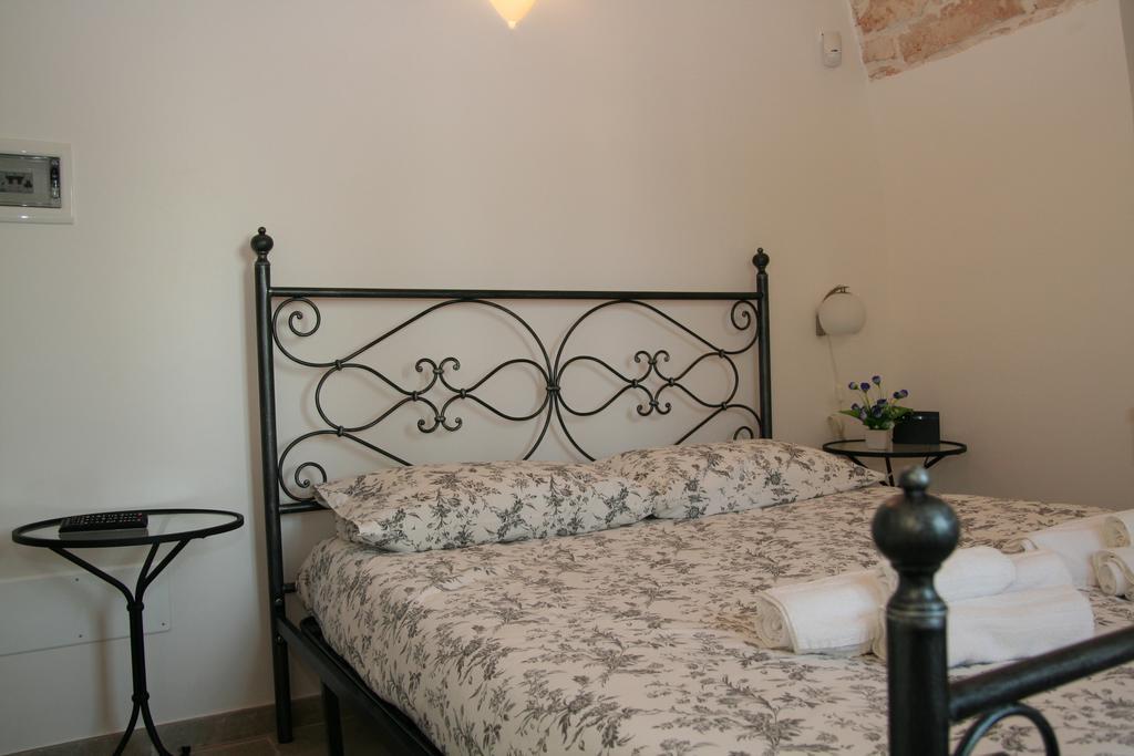 La Dimora Gigante Bed and Breakfast Castellana Grotte Kamer foto